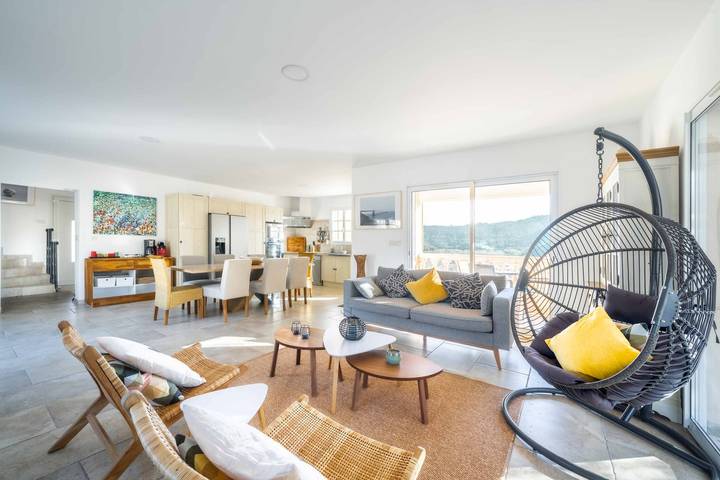 Villa pour 12 personnes, avec Balcon et Terrasse ainsi que Jardin et Piscine dans les Parc national des Cévennes - 2