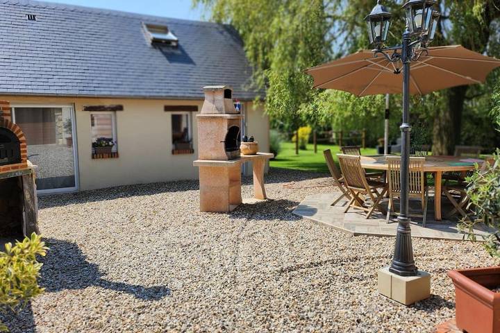 Location de vacances pour 4 personnes, avec Jacuzzi et Terrasse ainsi que Jardin et Piscine dans Fultot