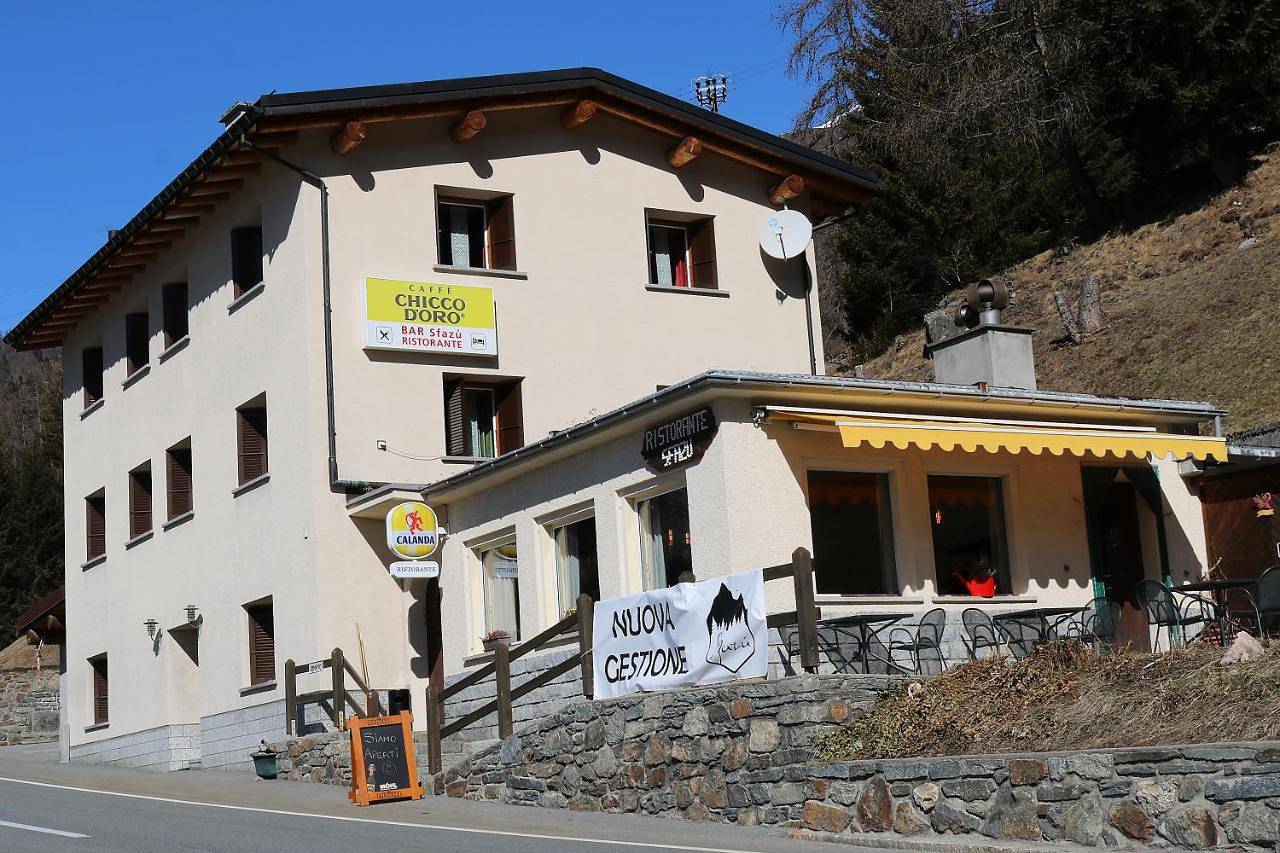 Twin Room with Private Bathroom in Poschiavo, Livigno Alpen