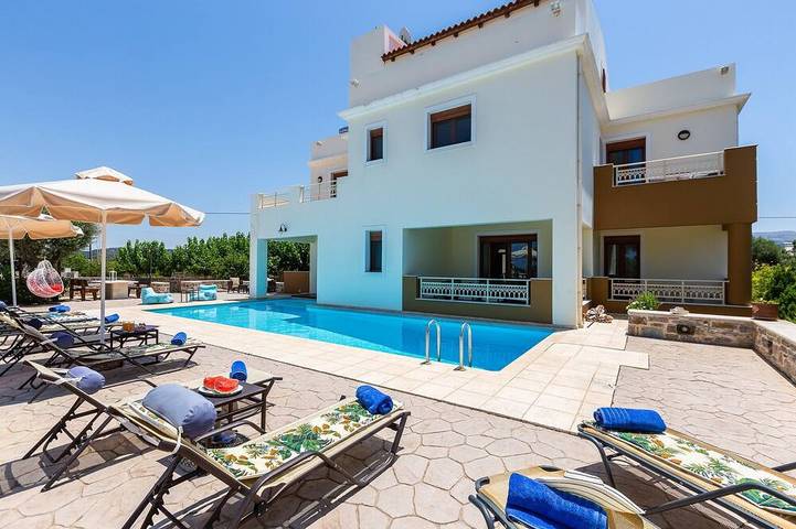 Villa for 11 people, with garden in Crete