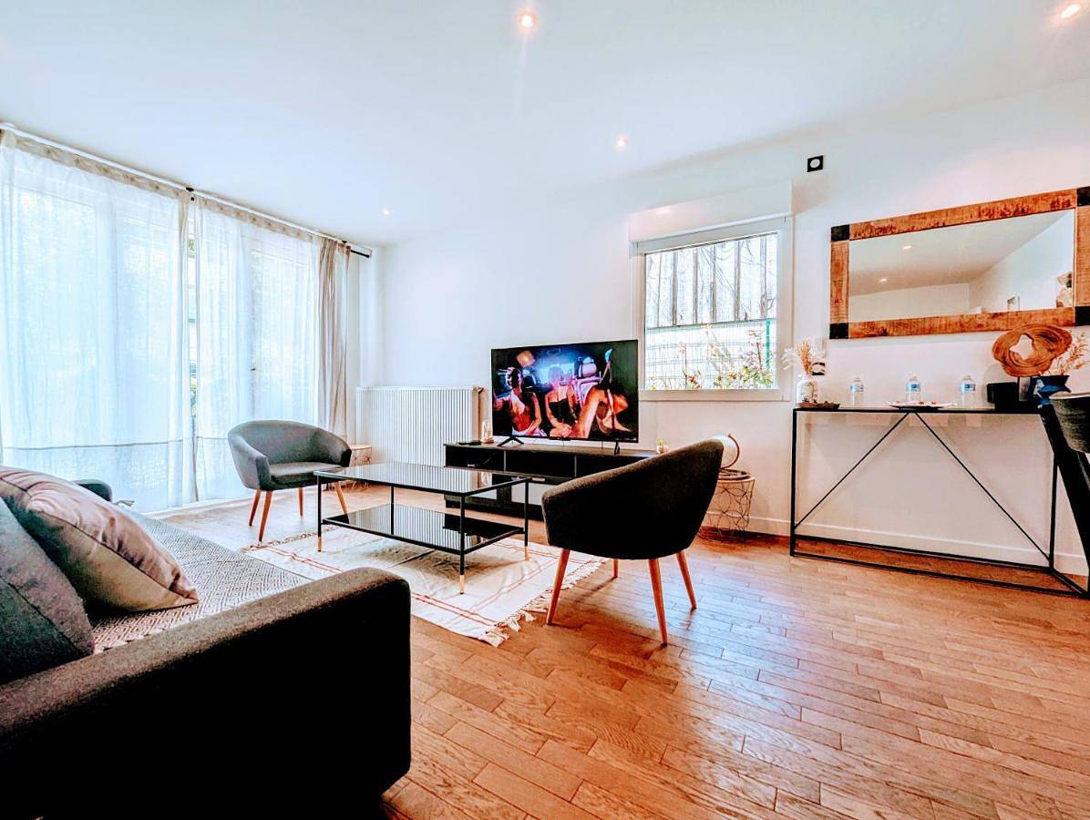 Appartement entier, Chic and spacious apart with parking and garden in Clamart, Hauts-de-Seine