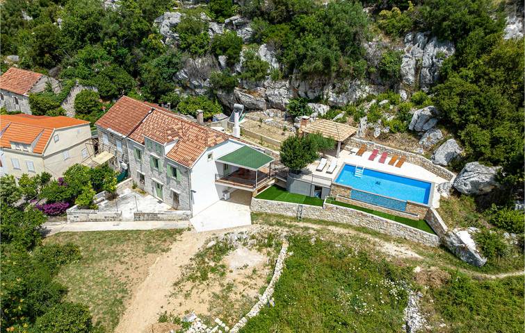 Ferienhaus für 10 Personen, mit Terrasse und Garten in Viganj