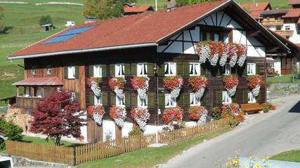 Ferienwohnung für 2 Personen, mit Balkon und Sauna sowie Garten in Vorderhindelang