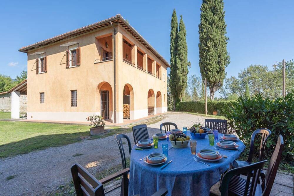 Bauernhaus in der Nähe des Nachtlebens in Terranuova Bracciolini, Valdarno