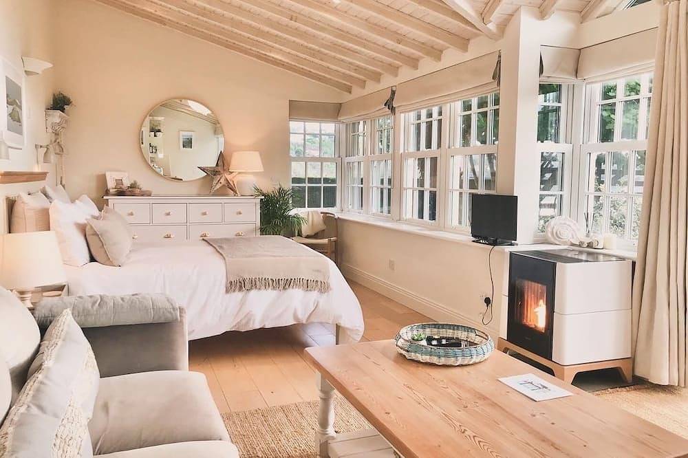 Entire apartment, Waterfront coastal chic in the heart of Kinsale, Co.Cork. in Kinsale, County Cork