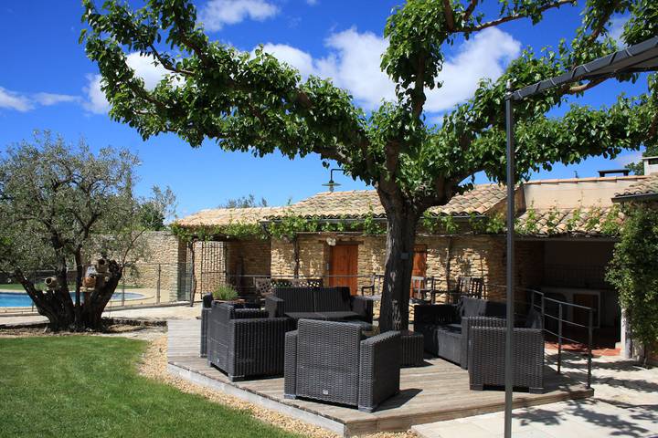 Gîte pour 9 personnes, avec jardin ainsi que terrasse et piscine à Puyméras - 3