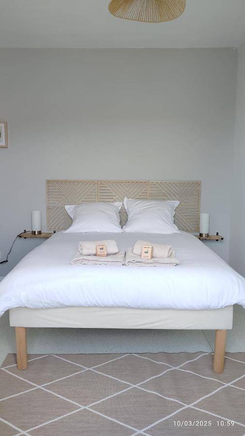 Appartement entier, Double Room with Private Bathroom in Ribérac, Périgord Vert