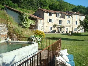 Gîte pour 18 personnes, avec terrasse ainsi que piscine et jardin, animaux acceptés dans Parc naturel régional du Haut-Languedoc