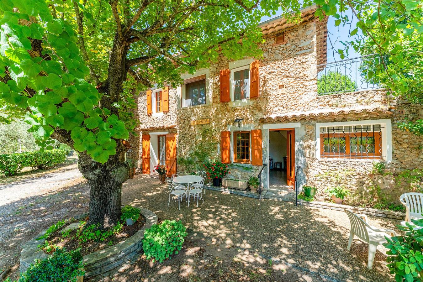 'Chez Martha' con Vistas a la Montaña, Terraza y Jardín Privados in Anduze, Cevenas