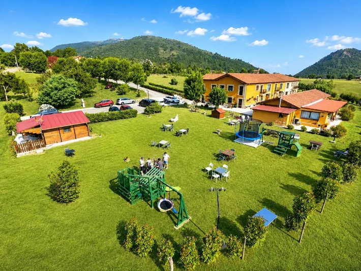 Aparthotel para 4 personas, con jardín y jacuzzi - 1