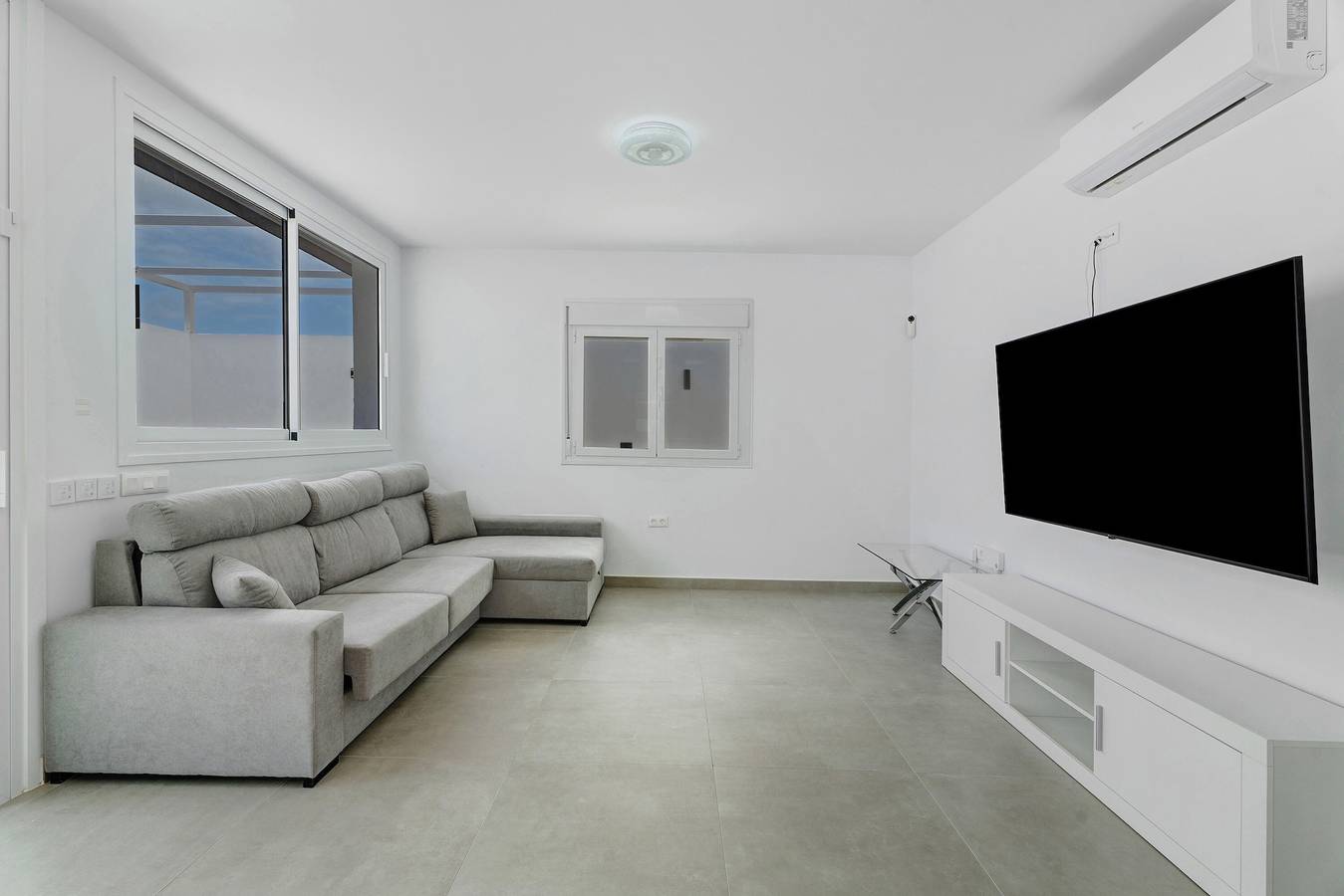 Casa Vacacional 'Violeta' con Vista a la Montaña, Wi-Fi y Aire Acondicionado in Costa del Silencio, Arona 