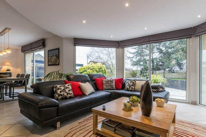 Gîte pour 8 personnes, avec jardin et jacuzzi