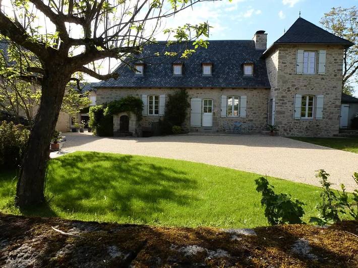 Gîte pour 6 personnes, avec piscine et terrasse dans Cascades de Murel