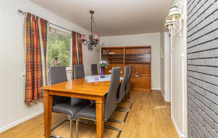 Ferienhaus für 8 Personen mit Garten in Vestnes, Nördliches Fjordnorwegen