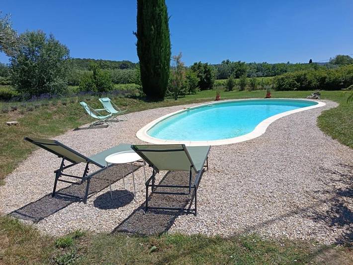 Location de vacances pour 2 personnes, avec piscine et terrasse ainsi que vue et jardin à Visan - 2