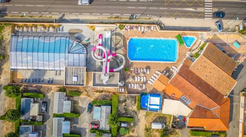 Tente pour 7 personnes, avec piscine et bassin pour enfant en Vendée - 2