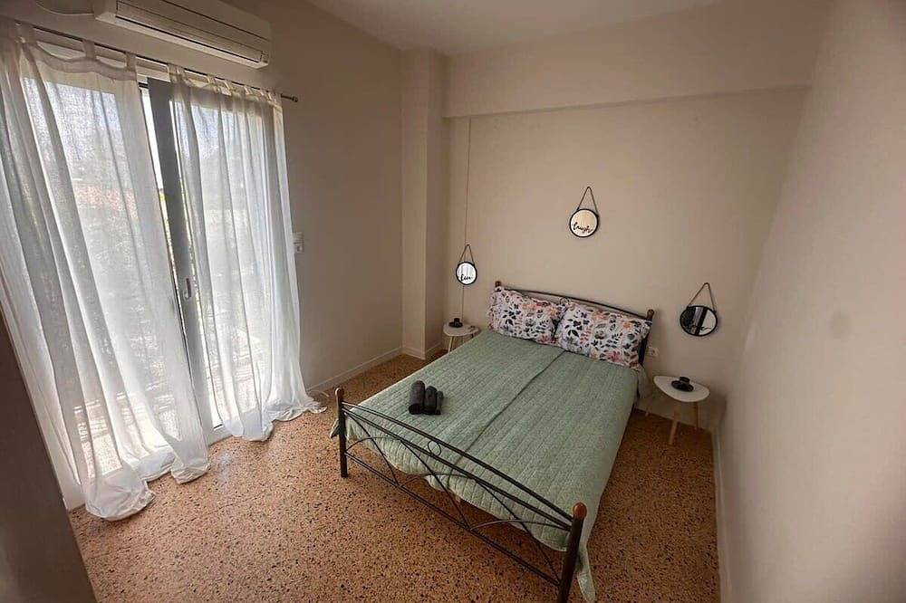 Ganze Wohnung, Agioi Theodoroi Beachview Chic Modern Apt in Agii Theodori, Korinthia