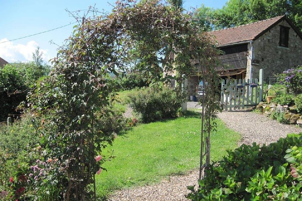 Auvergne, Montagne Bourbonnaise (Allier) Boerderij 3 *** in Arfeuilles, Vichy en omgeving