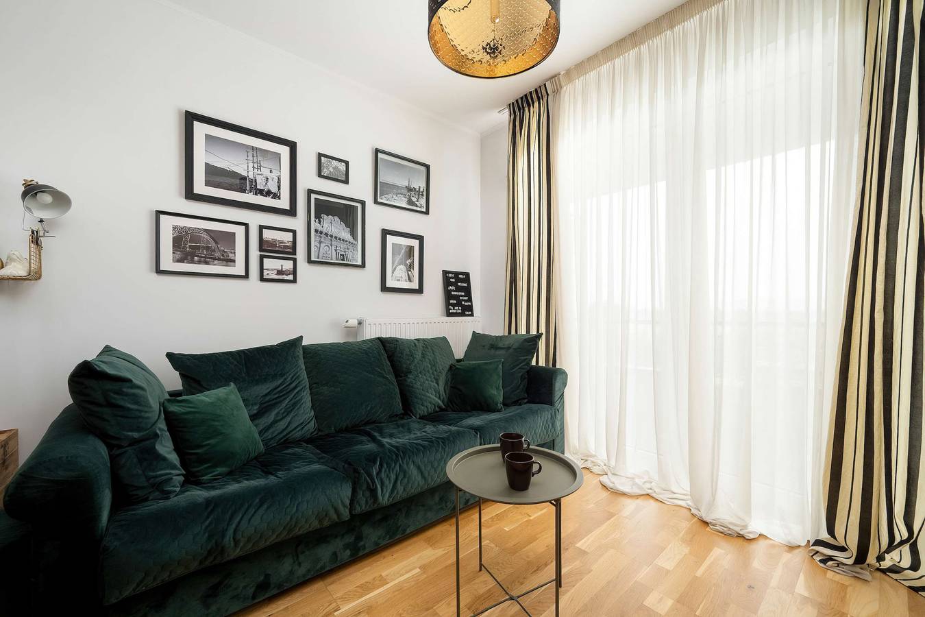 Apartamento entero, Spacious Apartment in Wroclaw with a Desk for Remote Work and a Balcony by Noclegi Renters in Breslavia, Lower Silesia