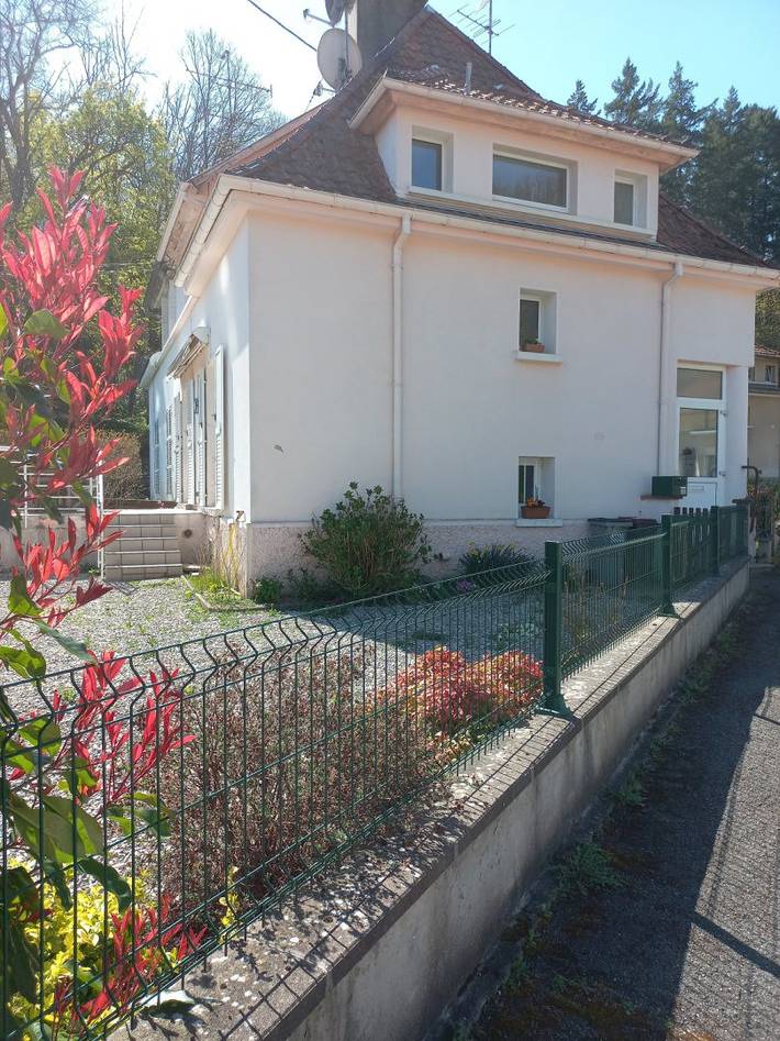 Gîte pour 6 personnes, avec terrasse et jardin