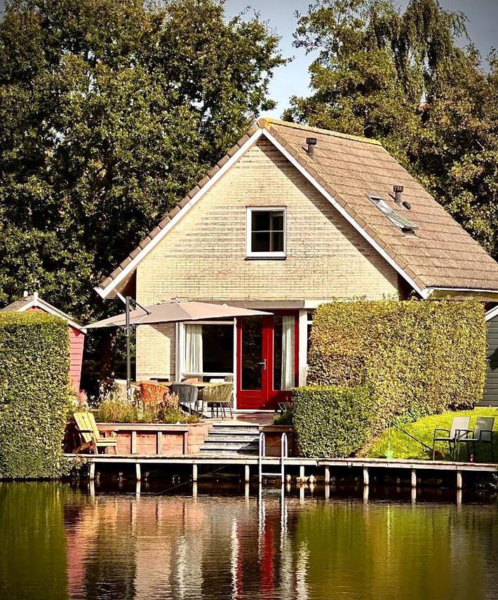 Ferienhaus für 6 Personen, mit Terrasse und Garten sowie Seeblick und Ausblick in Medemblik