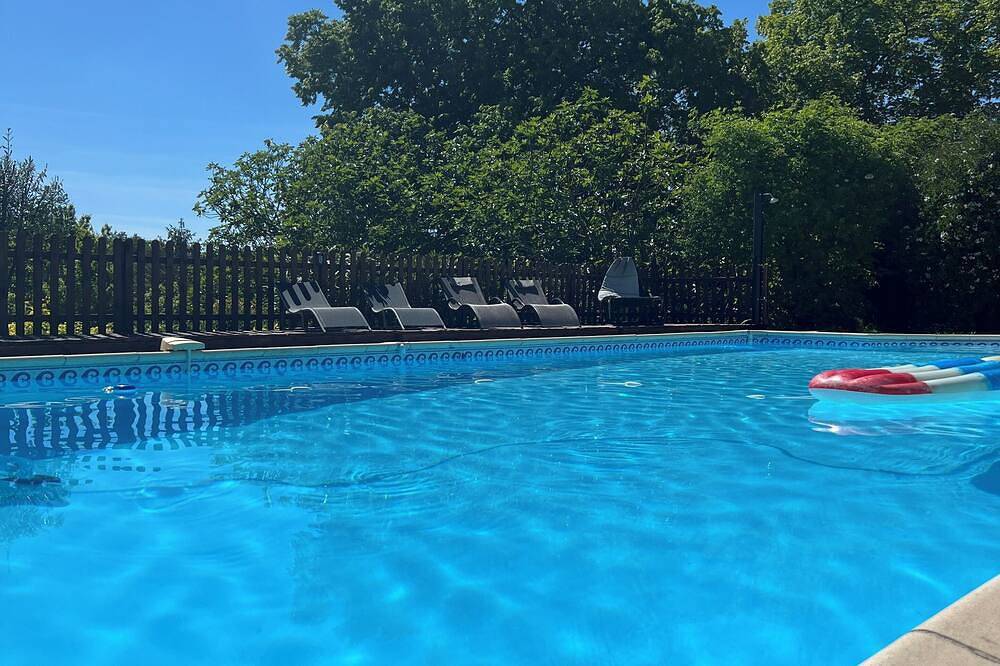 La Colline de Tilleul - Stunning cottage with pool near Aubeterre 4* Star Rated! in Saint-Romain, Charente