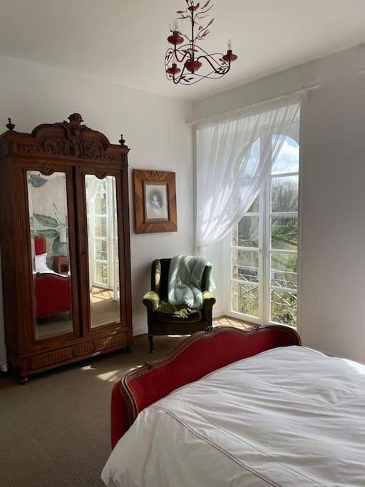 Location de vacances pour 4 personnes, avec vue ainsi que terrasse et jardin dans Vire Normandie - 4