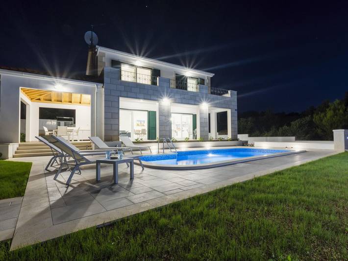 Villa pour 8 personnes, avec terrasse ainsi que jardin et piscine, animaux acceptés dans Brac - 4