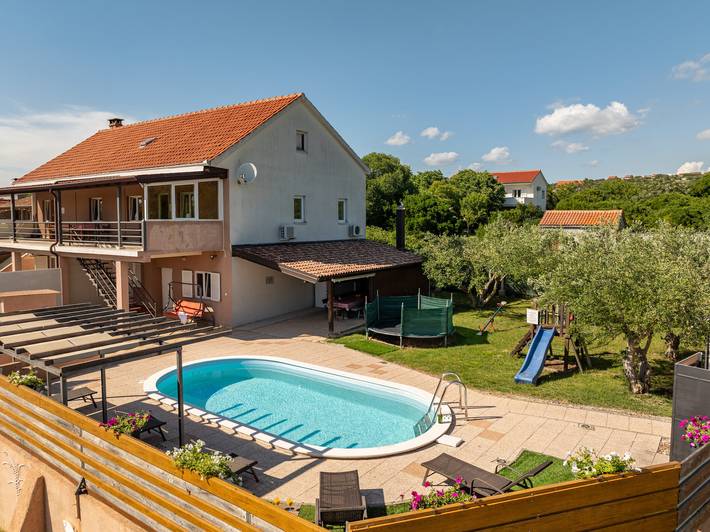 Villa für 10 Personen, mit Terrasse und Garten in Dalmatien