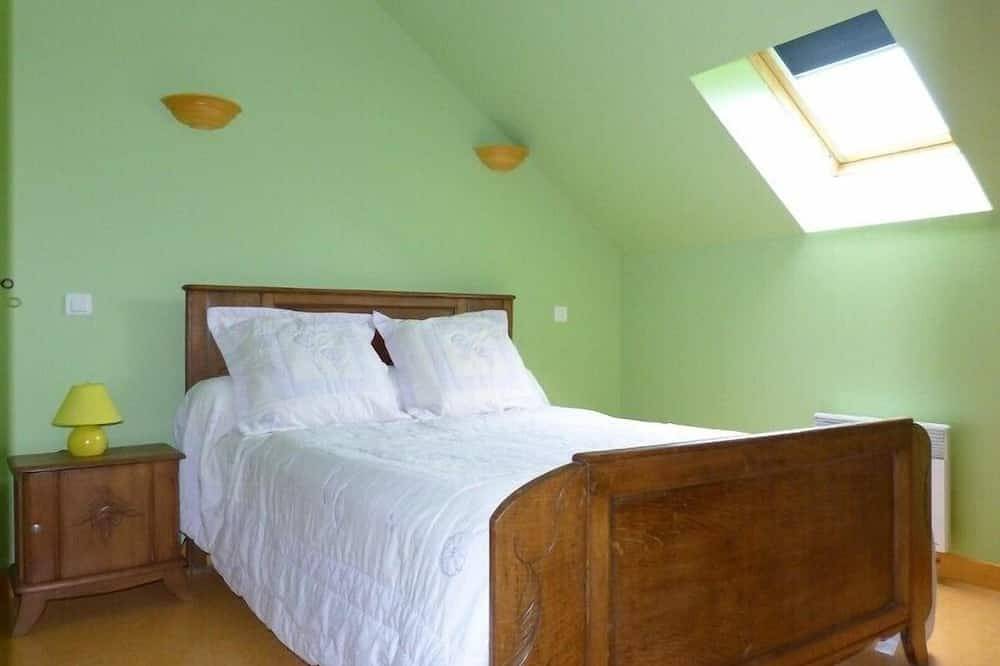 Casa de carácter con piscina en un entorno verde de 4 a 6 personas in Villegenon, Región de Bourges