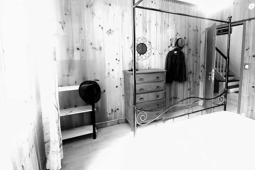 La Lórien de Brocéliande, a large house on the edge of the forest (15 people) in Paimpont, Rennes und Umgebung