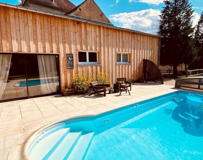 Location de vacances pour 2 personnes, avec Terrasse ainsi que Jardin et Piscine à Sermizelles