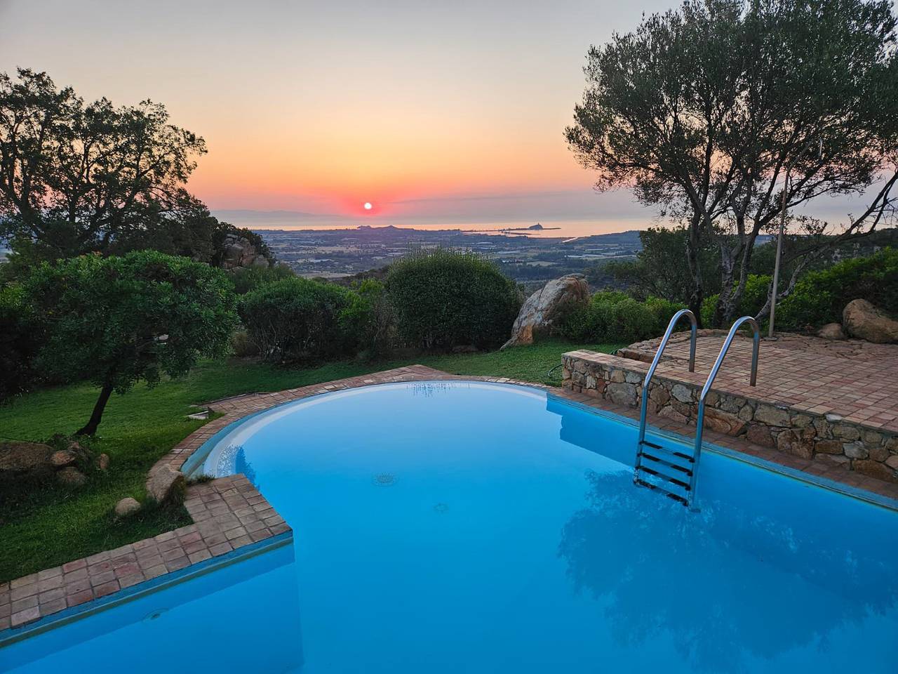 Villa Su Tauloni: Exclusive Villa with Pool and Sea View in Sardinia in Pula Området, Cagliari-provinsen