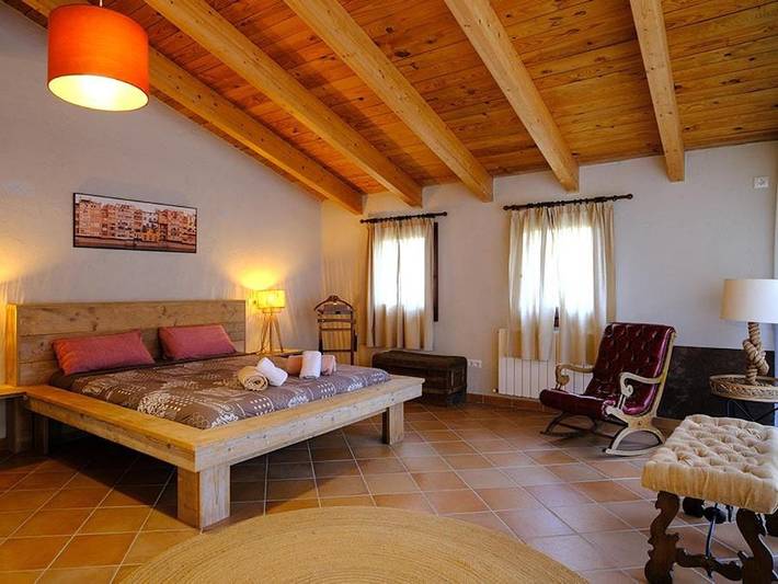 Apartamento de vacaciones para 16 personas, con vistas además de jardín y piscina, Se admiten mascotas en Garrotxa - 4