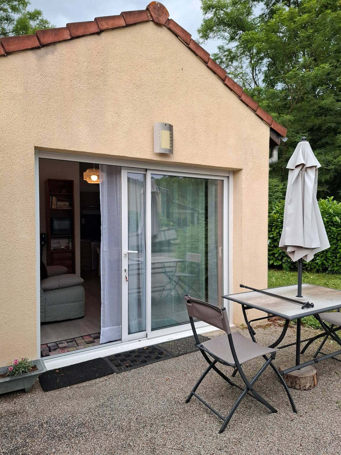 Gehele studio, Studio 'Jardin Fleuri - nabij Foix' met bergzicht, privéterras en wifi in Saint-Paul-de-Jarrat, Ariège