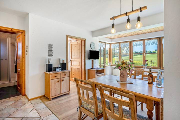 Ganze Wohnung, Ferienwohnung Am Schusterhof" mit privater Terrasse, privatem Garten und Wi-Fi in Wonneberg, Rupertiwinkel