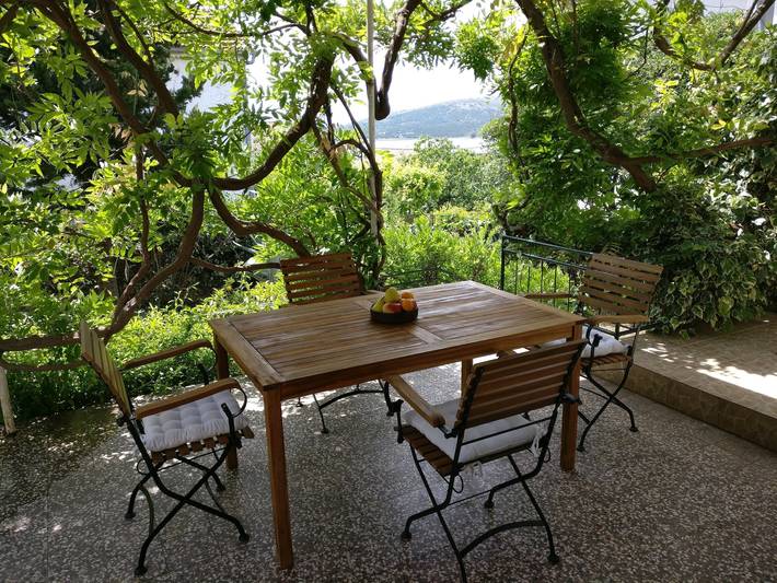 Bungalow für 4 Personen, mit Terrasse und Garten in Dalmatien - 2