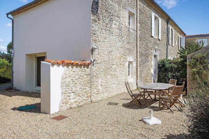Gîte pour 7 personnes, avec Jardin dans Charentenay