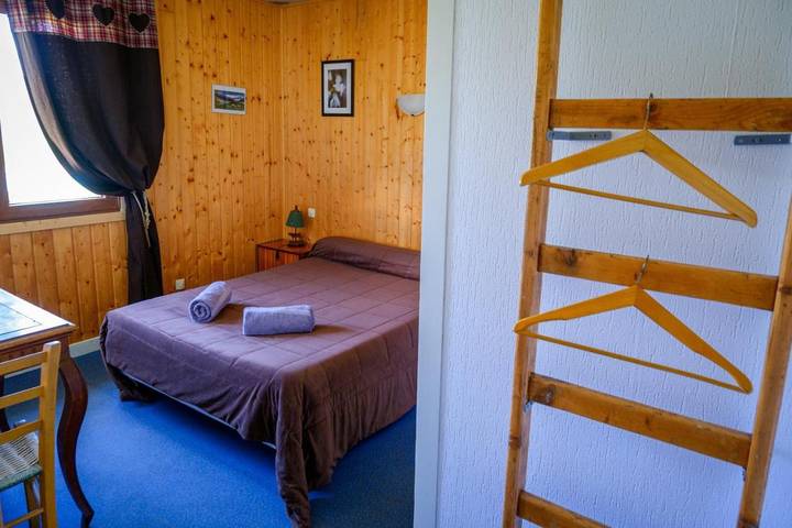 Hôtel pour 2 personnes, avec vue sur le lac et jardin ainsi que terrasse et vue, animaux acceptés