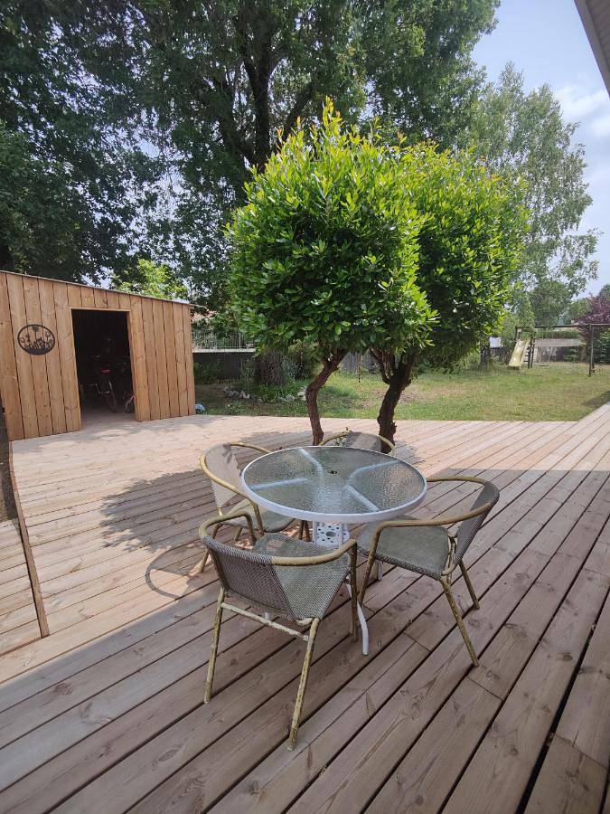 Location de vacances pour 4 personnes, avec Terrasse ainsi que Jardin et Vue à Saint-Jean-d'Illac