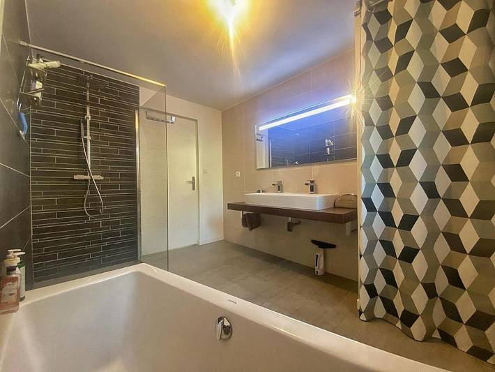 Location de vacances pour 6 personnes, avec jardin ainsi que piscine et jacuzzi à Soumont - 4
