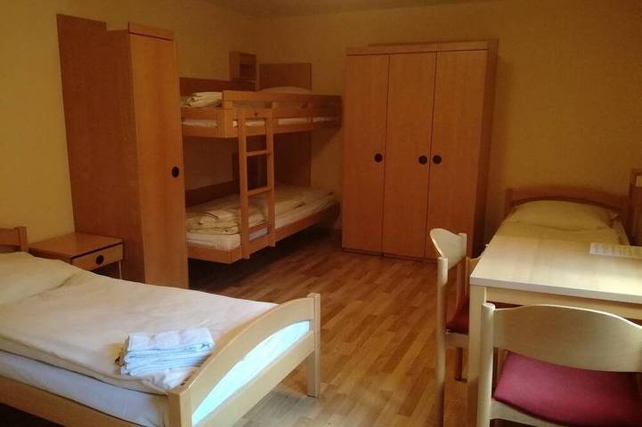Oppauer Haus - 102 Vierbettzimmer, Dusche, Wc in Wachenheim, Landkreis Bad Dürkheim