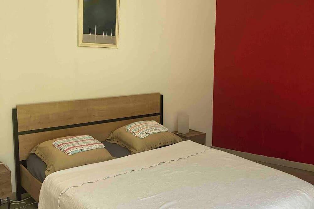 Appartement entier, Independent apartment in winemaker's house Poussan in Poussan, Côte d'Améthyste