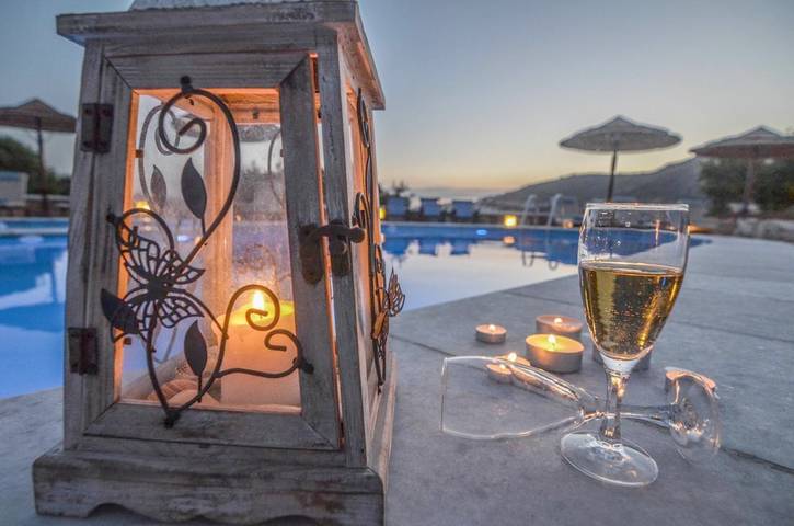 Appart’hôtel pour 2 personnes, avec piscine ainsi que terrasse et jardin