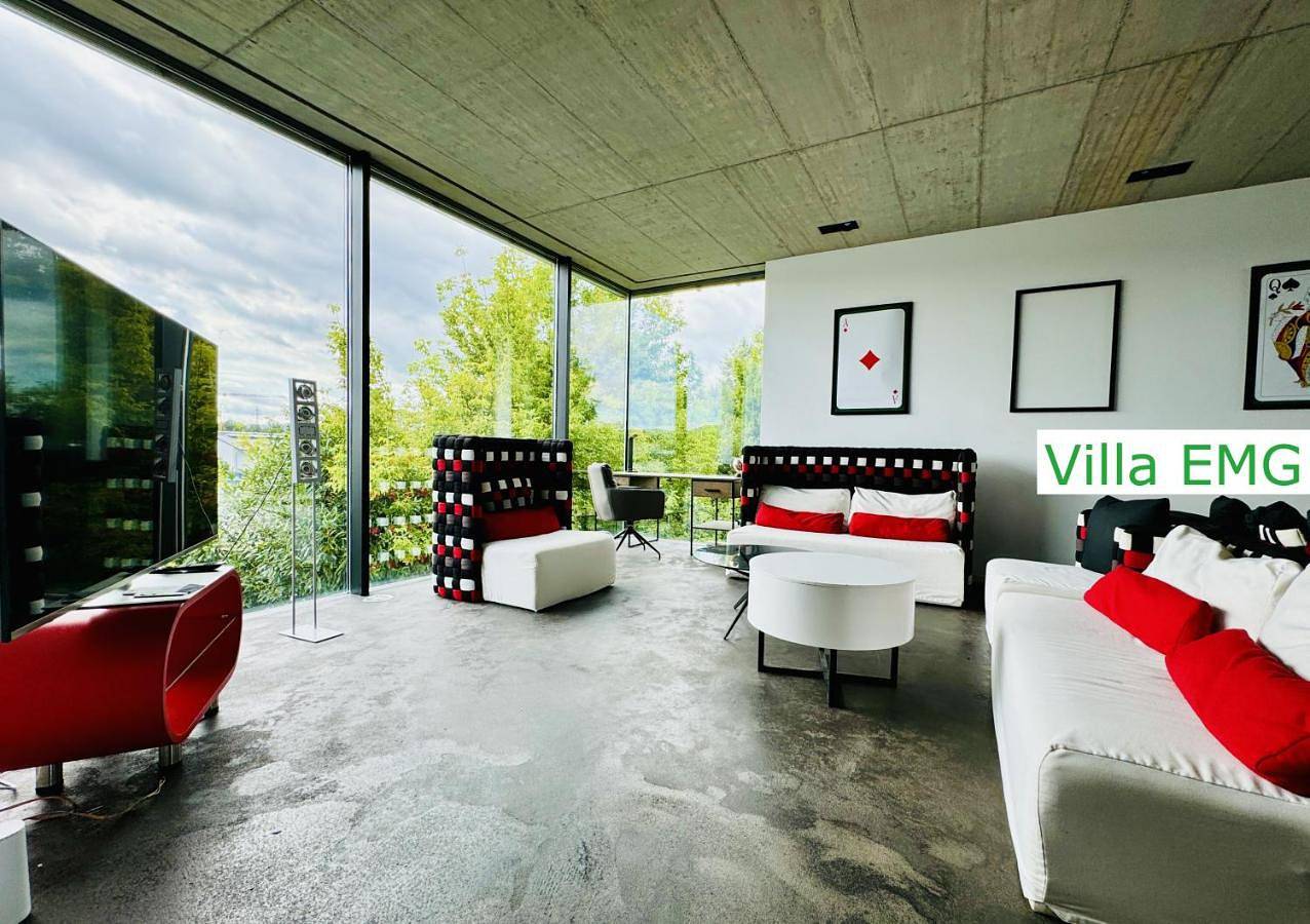 Luxus Design Ferienhaus Villa Emg Bensheim nah Frankfurt, Heidelberg mit Sauna, Schwimmteich, Garten für Familien und Gruppen bis 17 Personen in Bensheim, Bergstraße