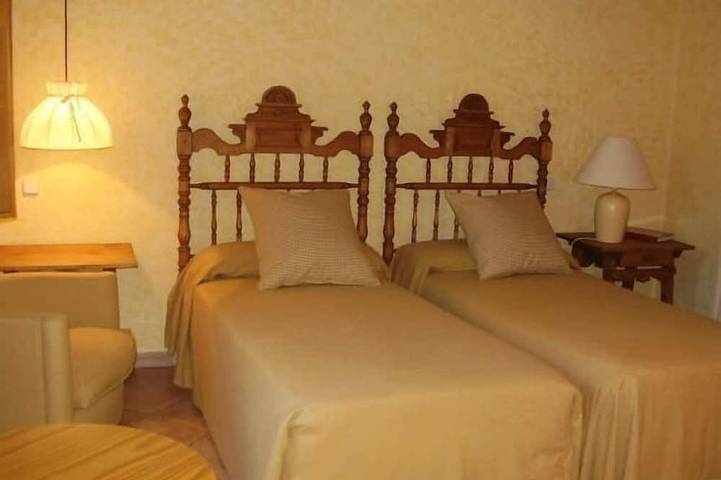 Logement de San Pedro de Caldas à l'usage touristique pour 43 places. in Yanguas de Eresma, Province de Ségovie