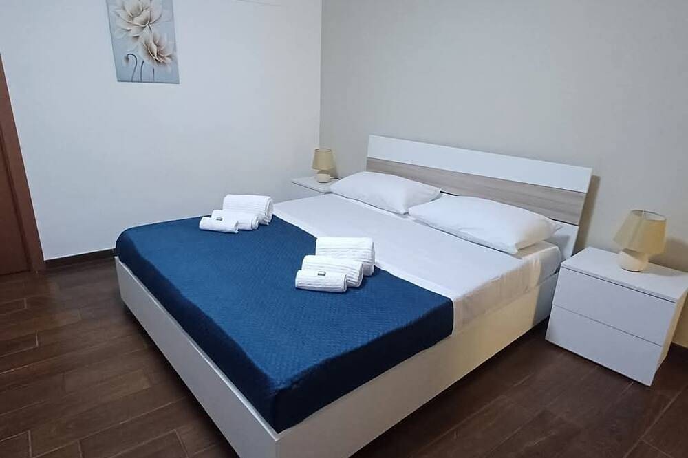 Rents Rooms Gold Cozy Facilities In The Center Of Barletta in Barletta, Via Francigena