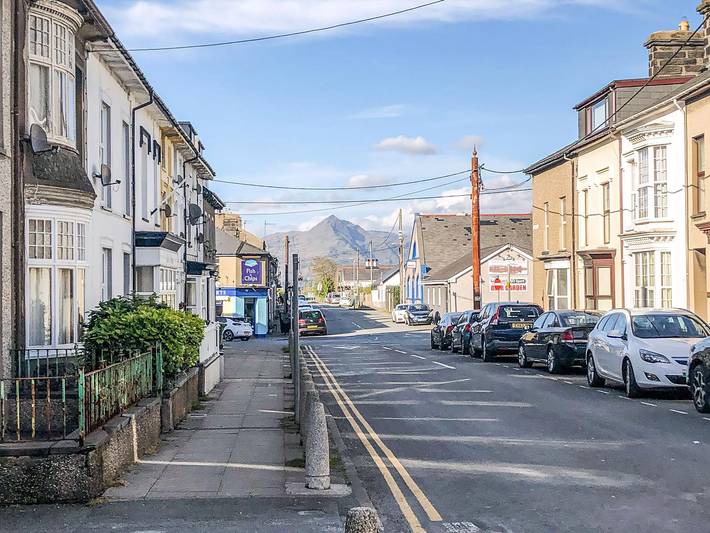 Holiday home for 16 people, with garden, with pets in Porthmadog