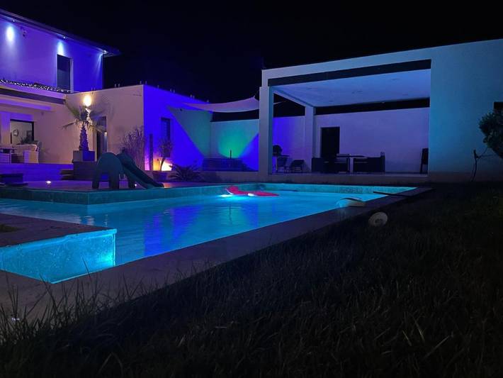 Gîte pour 4 personnes, avec vue ainsi que piscine et jardin à Vénéjan - 3