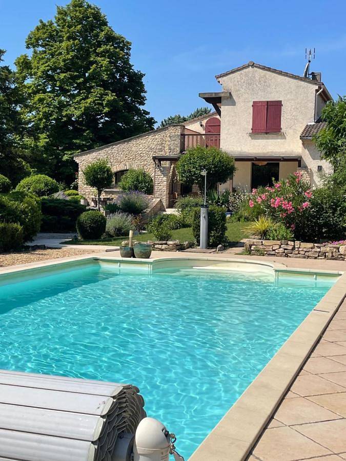 Chambre d’hôte pour 2 personnes, avec piscine ainsi que jardin et terrasse